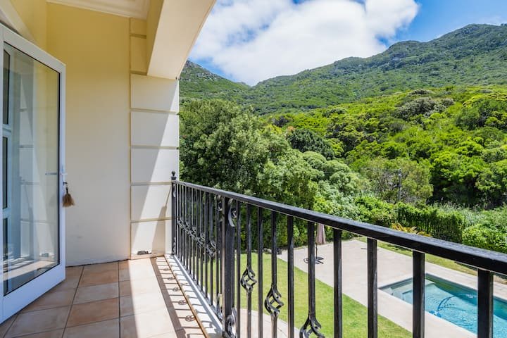To Let 4 Bedroom Property for Rent in Hout Bay Western Cape